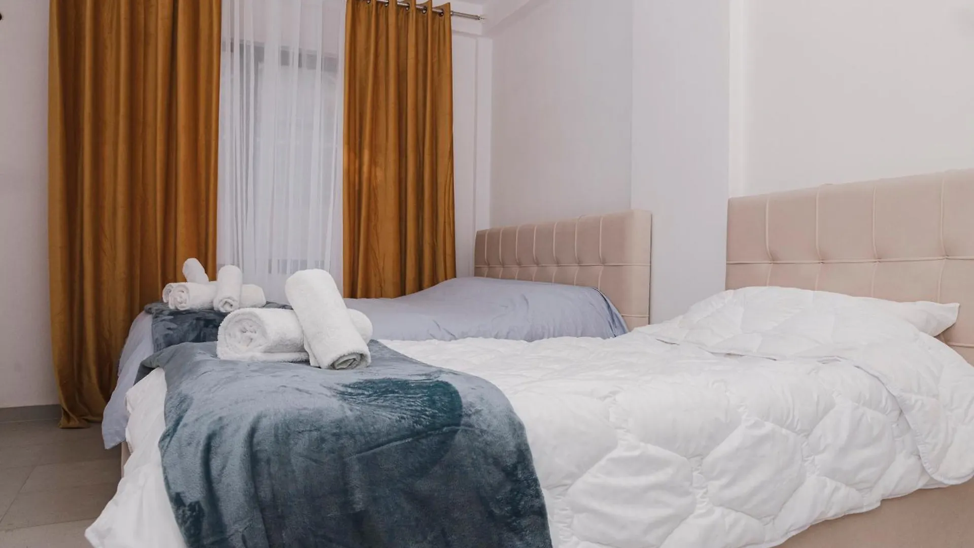 Via Albania - New Bazaar Apartment Τίρανα