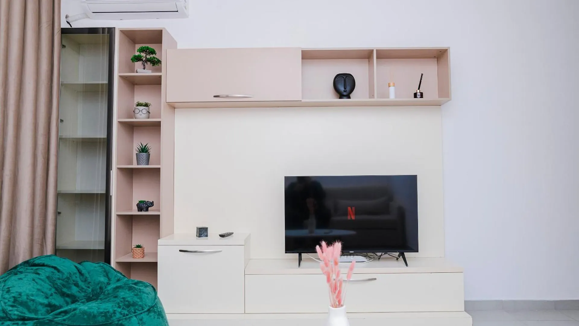 Via Albania - New Bazaar Apartment Τίρανα