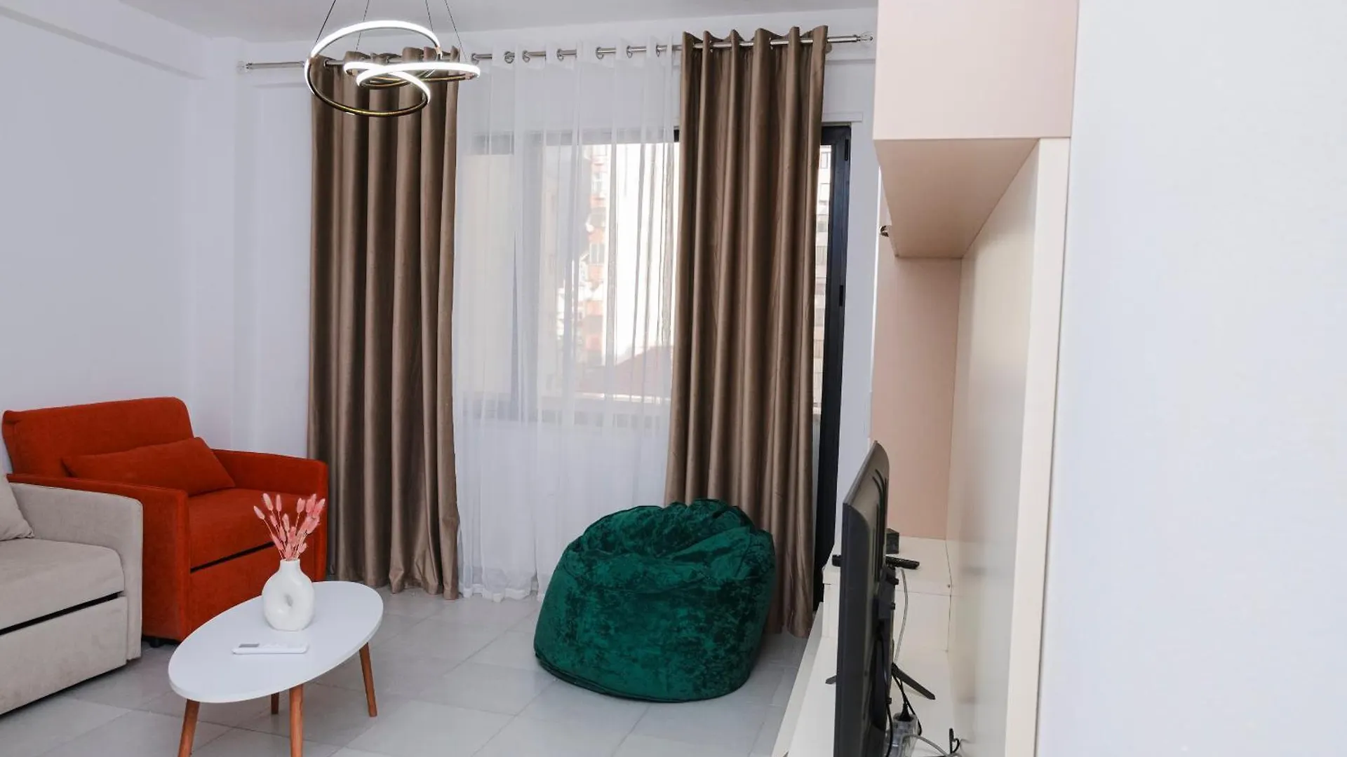 Via Albania - New Bazaar Apartment Τίρανα 0*,
